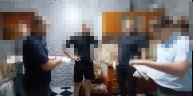 Adunau în „obșeak” bani pentru organizația criminală “Makena”. Cinci percheziții la doi deținuți și la rudele acestora | VIDEO