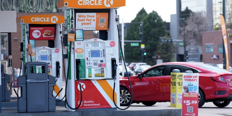 Цены на бензин в США достигли исторического максимума