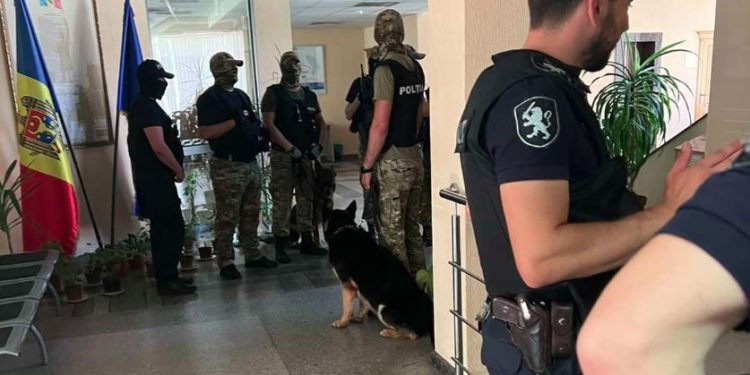 Alertă cu bombă la Judecătoria Chișinău sediul Buiucani: Zona a fost încercuită