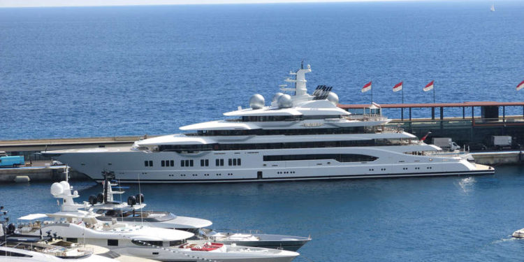 США изъяли «яхту Керимова» стоимостью 325 миллионов долларов. Во время суда выяснилось, что ее номинальному владельцу также принадлежит «яхта Путина»