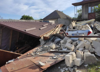 Спасатели извлекли мужчину из-под завалов обрушившегося гаража в селе Костешты