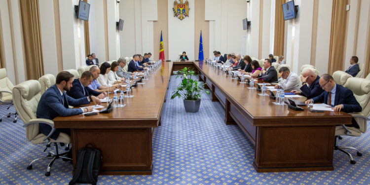 Приоритет импорту топлива. Какие еще решения приняла комиссия по ЧС