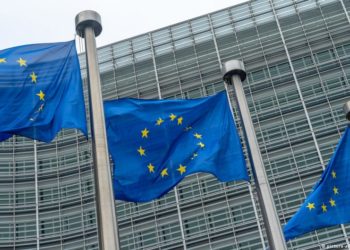 ЕК запланировала дать рекомендацию предоставить статус кандидатов в ЕС Украине и Молдавии