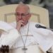 Papa Francisc cere liderilor lumii să negocieze pentru a opri războiul și anunță că ar putea vizita Ucraina