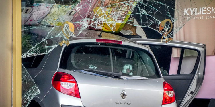 В Берлине автомобиль въехал в толпу людей