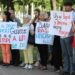 Партия «ШОР» и ПКРМ протестовали перед парламентом против подорожания электроэнергии: Жизнь при свечах с властью PAS!