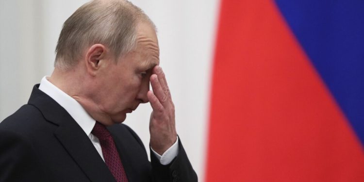 Newsweek: разведка США подготовила доклад о здоровье Путина — в апреле он якобы прошел курс лечения от рака