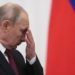 Newsweek: разведка США подготовила доклад о здоровье Путина — в апреле он якобы прошел курс лечения от рака