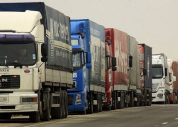 Rândurile de camioane vor fi și în continuare, însă Serviciul Vamal încearcă să le fluidizeze. Între timp, autoritățile au decis că șoferii care așteaptă zile în șir la hotar să fie consiliați prihologic | VIDEO