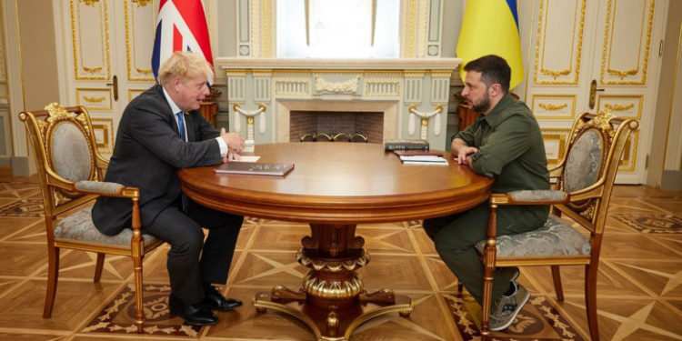 Premierul Boris Johnson, o nouă vizită-surpriză la Kiev: Londra se oferă să antreneze 10.000 de soldați ucraineni la fiecare patru luni