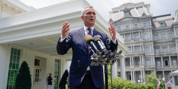 Șeful NATO, după o întâlnire cu Joe Biden: Occidentul să se pregătească pentru un război de durată în Ucraina