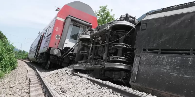 Крушение поезда на юге Германии: пять погибших, десятки пострадавших