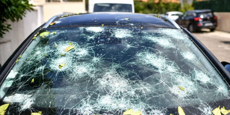 Grindină cât mingea de tenis a lovit sudul Franței. Imaginile dezolante lăsate în urmă de furtună | FOTO