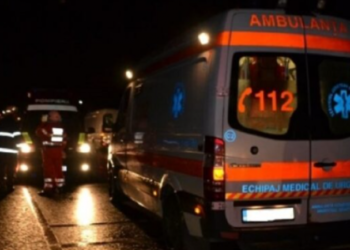 Accident tragic în sudul țării: Un băiat de 16 ani a murit, după ce a intrat cu motocicleta într-un microbus