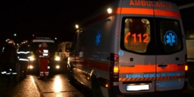 Accident tragic în sudul țării: Un băiat de 16 ani a murit, după ce a intrat cu motocicleta într-un microbus