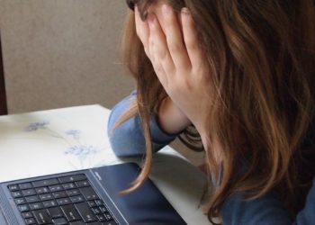 Șantajul sexual: Detalii despre cazul unui tânăr care ar fi obținut accesul la conținutul datelor din telefonul mobil al unei minore | VIDEO