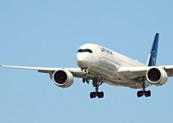 Авиакомпания Lufthansa отменила сотни летних рейсов по Европе: названа причина