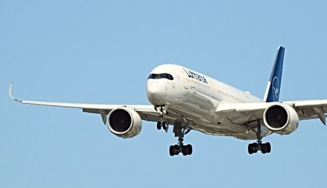 Авиакомпания Lufthansa отменила сотни летних рейсов по Европе: названа причина