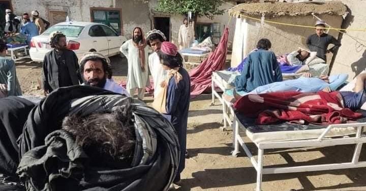 Cutremur de 6,1 în Afganistan. Cel puţin 250 de morţi