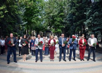 Depuneri de flori și recital de poezii. La Orhei a fost organizat un eveniment de comemorare a geniului poeziei rusești, Alexandr Pușkin | VIDEO