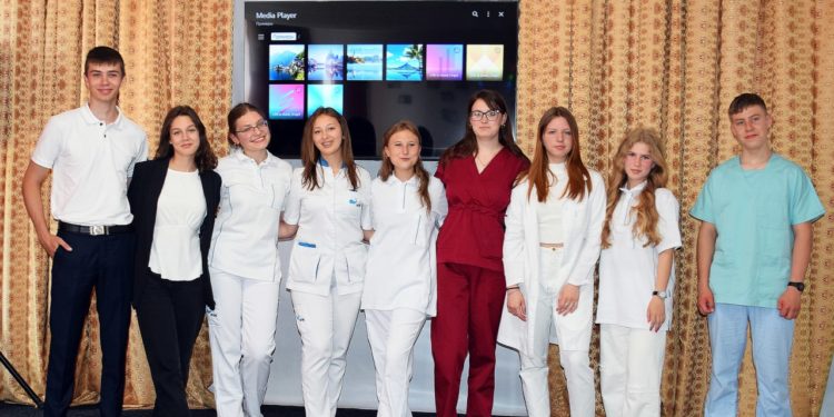 Aproximativ 1200 de angajați din sistemul de sănătate din Orhei au fost premiați cu ocazia zilei profesionale, la inițiativa lui Ilan Șor