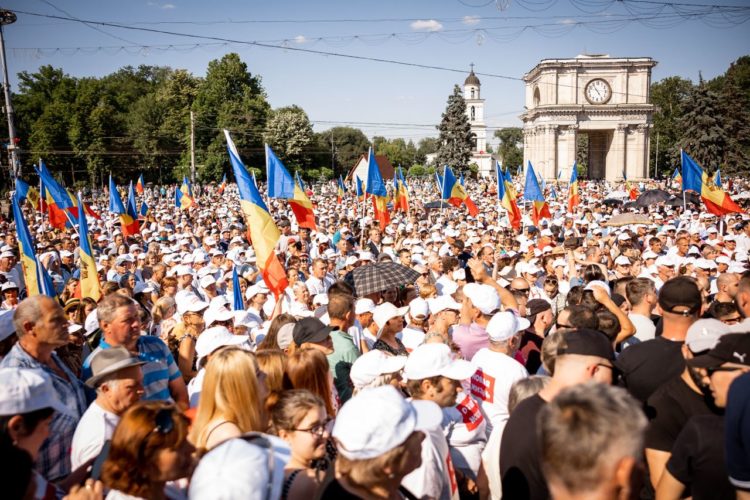 Organizatorii protestului: Peste 40.000 de oameni s-au adunat în Piața Marii Adunări Naționale pentru a protesta împotriva autorităților