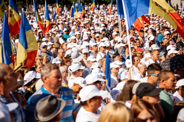 Organizatorii protestului: Peste 40.000 de oameni s-au adunat în Piața Marii Adunări Naționale pentru a protesta împotriva autorităților