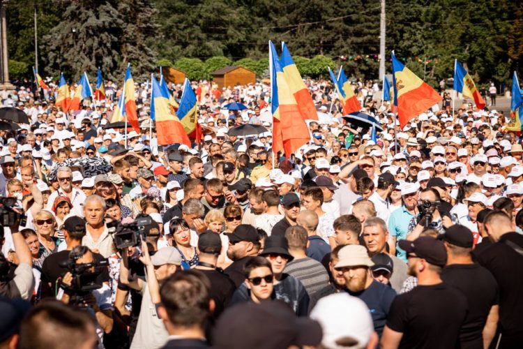 Organizatorii protestului: Peste 40.000 de oameni s-au adunat în Piața Marii Adunări Naționale pentru a protesta împotriva autorităților