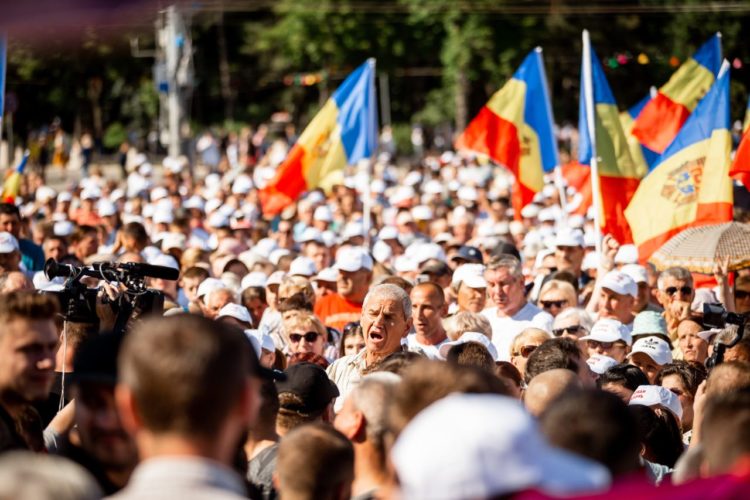 Organizatorii protestului: Peste 40.000 de oameni s-au adunat în Piața Marii Adunări Naționale pentru a protesta împotriva autorităților