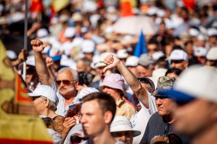 Organizatorii protestului: Peste 40.000 de oameni s-au adunat în Piața Marii Adunări Naționale pentru a protesta împotriva autorităților