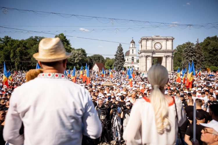 Organizatorii protestului: Peste 40.000 de oameni s-au adunat în Piața Marii Adunări Naționale pentru a protesta împotriva autorităților