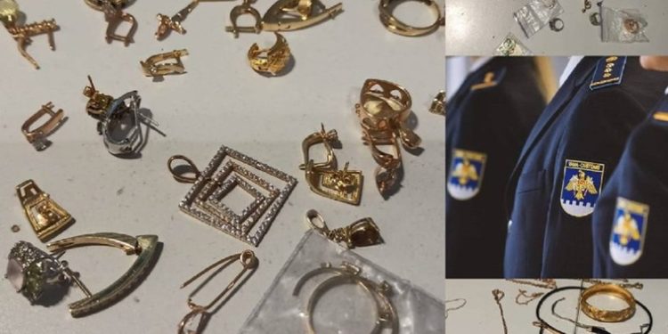 Peste 100 de bijuterii din aur depistate de vameși pe Aeroportul Internațional Chișinău