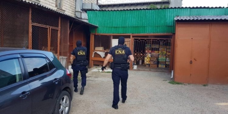 „Măcar 100 de lei fură pe zi! Să te-nvăț eu? – Am mai făcut și noi ce-am putut”: Șeful unei întreprinderi municipale de alimentație publică şi trei agenți economici, reținuți pentru corupție