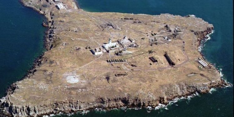 Armata rusă anunţă retragerea trupelor sale din Insula Şerpilor