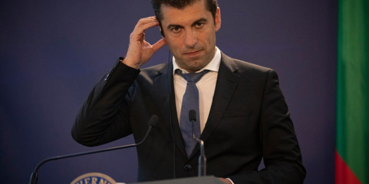 Guvernul bulgar condus de Kiril Petkov a fost dat jos prin moțiune de cenzură
