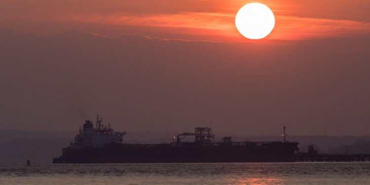 Financial Times: Lumea trebuie să se pregătescă pentru cea mai mare creștere a prețului la petrol „care a existat vreodată”