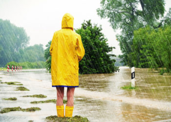 Meteorologii au emis cod galben de ploi cu descărcări electrice în toată țara