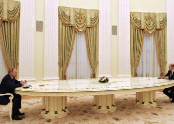 Шольц указал на необходимость сохранения диалога с Россией