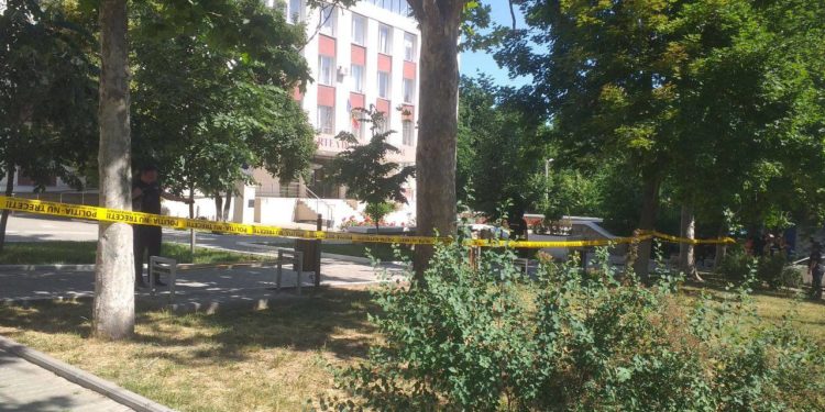 Alerta cu bombă de la Curtea de Apel Chișinău s-a dovedit a fi falsă. Ce riscă apelantul