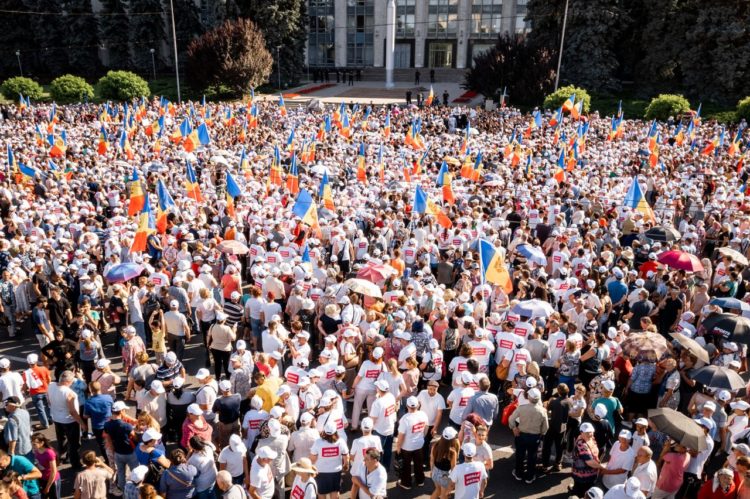 Organizatorii protestului: Peste 40.000 de oameni s-au adunat în Piața Marii Adunări Naționale pentru a protesta împotriva autorităților
