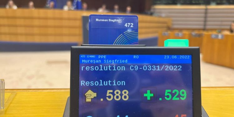 Parlamentul European a votat rezoluția prin care cere acordarea statutului de stat candidat Ucrainei și R. Moldova