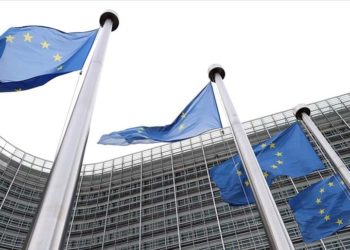 Bloomberg: Евросоюз одобрил новые санкции против РФ. Они включают частичное эмбарго на нефть, отключение Сбербанка от SWIFT и санкции против Кабаевой
