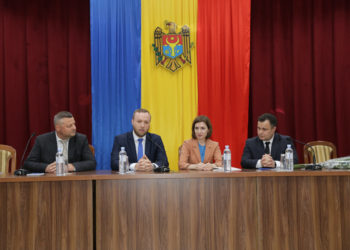 Musteață a fost deja prezentat angajaților SIS. La întâlnire au venit Sandu și Esaulenco