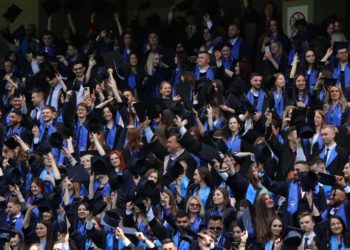 Emoții de nedescris la Universitatea de Medicină şi Farmacie „Nicolae Testemiţanu”. Peste 1.000 de absolvenți, dintre care 450 veniți din alte țări, au depus jurământul lui Hipocrate | VIDEO