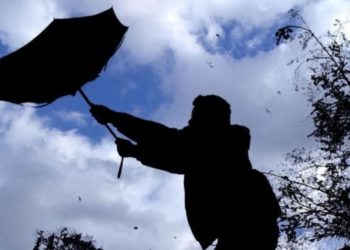 După caniculă, vine vântul puternic. Meteorologii au emis o nouă avertizare