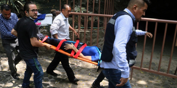 Momentul în care un pod s-a prăbuşit în timpul inaugurării, în Mexic. Cel puţin 25 de oameni au fost răniţi | VIDEO