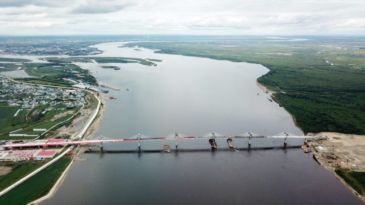 Cum arată primul pod rutier între Rusia și China, deschis vineri pentru transportul de marfă | FOTO