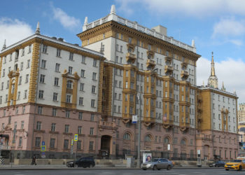 Посольство США заменило на сайте свой московский адрес координатами. Ранее мэрия Москвы переименовала его в «площадь ДНР»