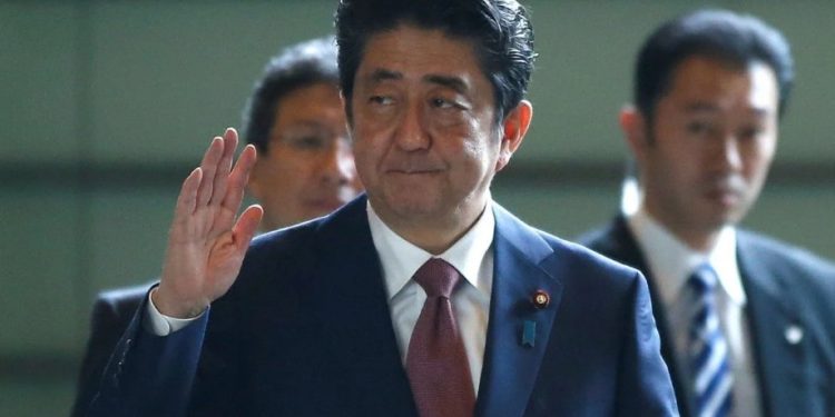 Экс-премьер Японии Абэ умер после покушения