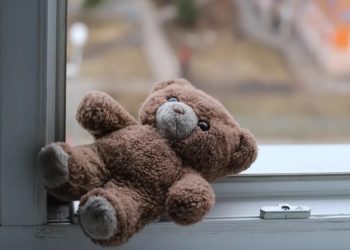 Из окон кишиневских квартир с начала этого года выпало семеро несовершеннолетних